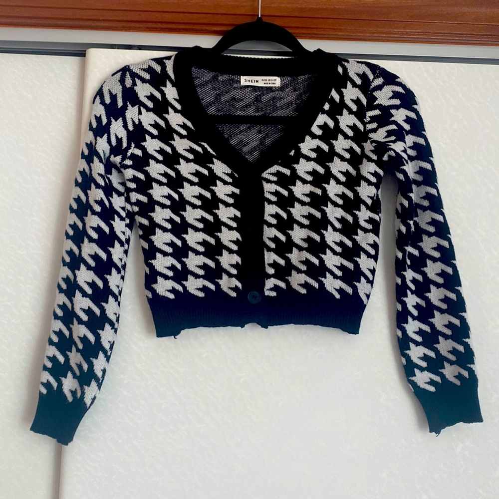 Black and White checkered cardigan, Perfect condition, Kids Size 11-12Y